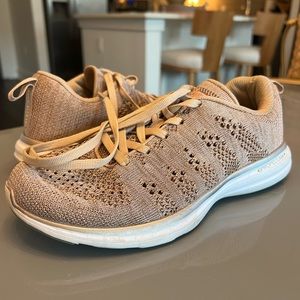 APL WMNS size 7. Rose Gold TechLoom Pro